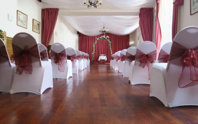 George and Abbotsford Hotel