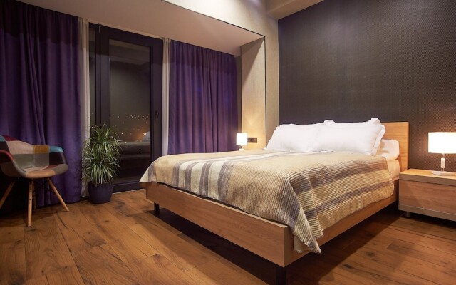 Green Floor Apartments