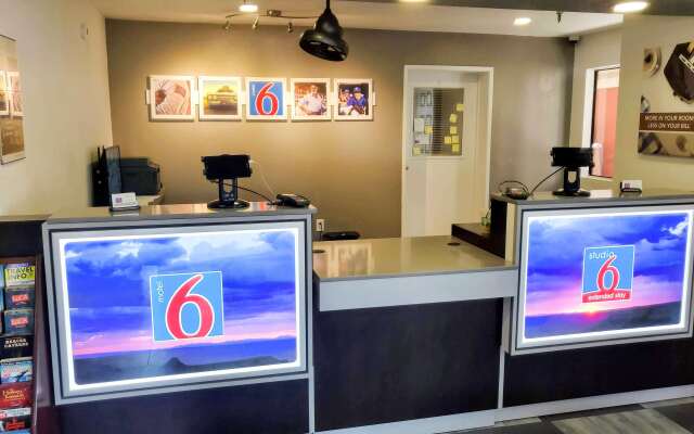 Studio 6 Fresno, CA - Extended Stay