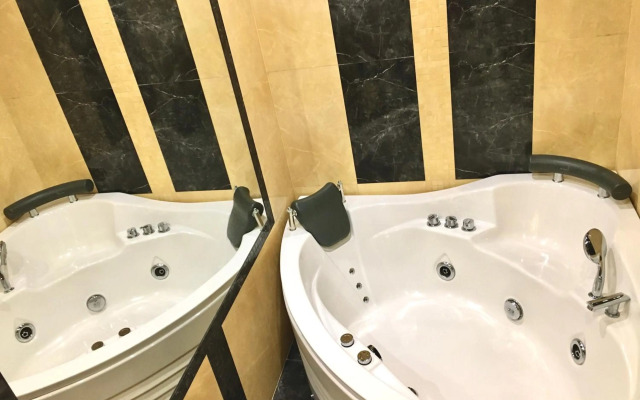 5-room jacuzzi apartment