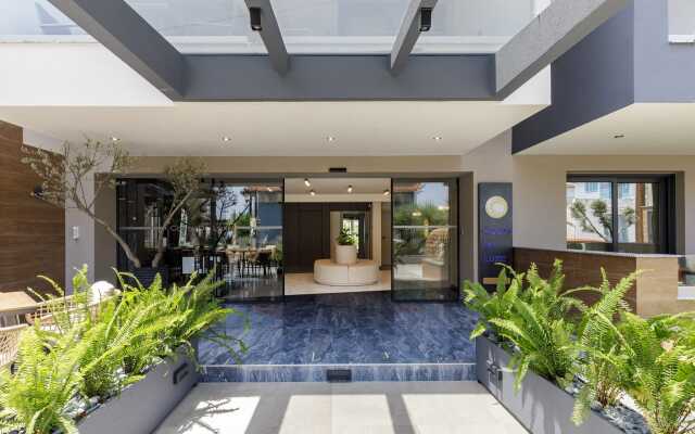 Costa De Luxe Suites