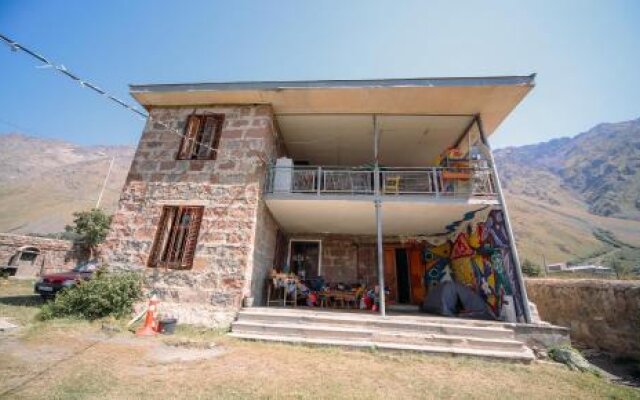 Kazbegi Guesthouse Lela