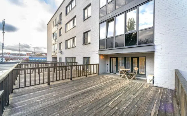 Portal Apartments on the street. Druzhby, 15