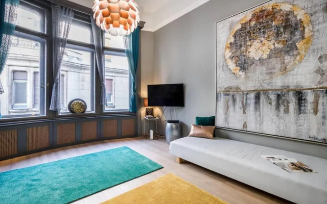 Luxury Pilvax Studio