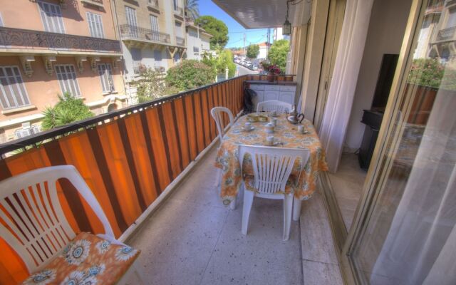 Grand 2 pièces Balcon 5mn du Palais