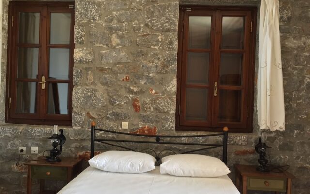 LAS Giannakakou traditional stone houses