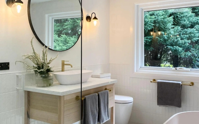 KEVALIER PARK Berry 4pm check out Sundays