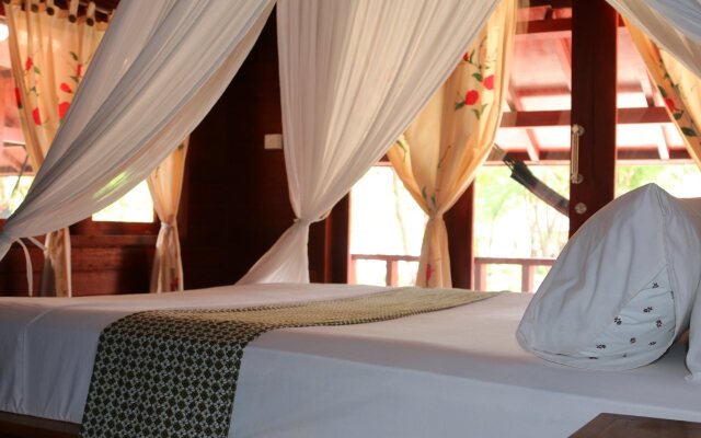 Biru Meno Beach Bungalows