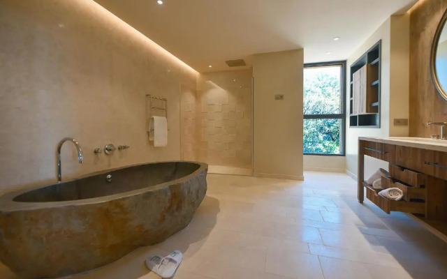 Les Regalia Hotel & SPA