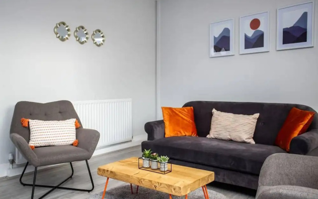 Large 3 Bed Apartment-sea Road