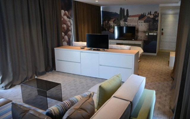 Nar Hotel