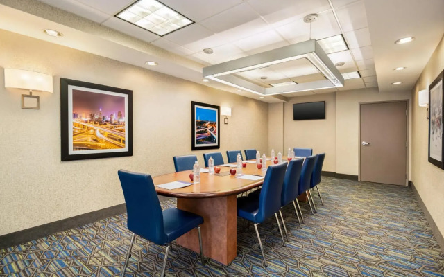 Holiday Inn Express Hotel & Suites Fredericksburg by IHG
