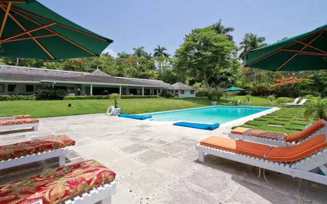 Sea Island, 6BR by Jamaican Treasures