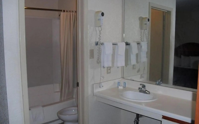 HomeGate Studios & Suites San Antonio Fiesta Park