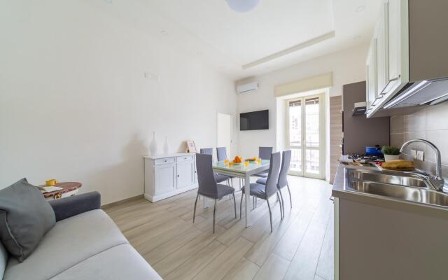 Chiara Modern Apartment by Wonderful Italy