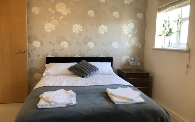 Ebbsfleet/bluewater River View Apartment