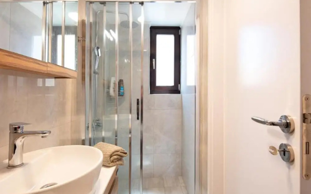 Fortezza Sea Breeze Anne-2BR with view