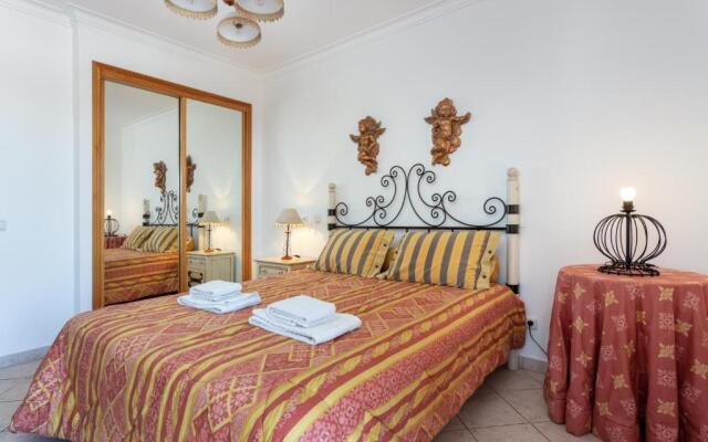 Wonderful Flats with Pool by Host Wise