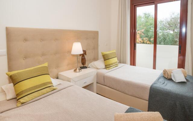 Traditional Townhouse in Vila Sol by Ideal Homes