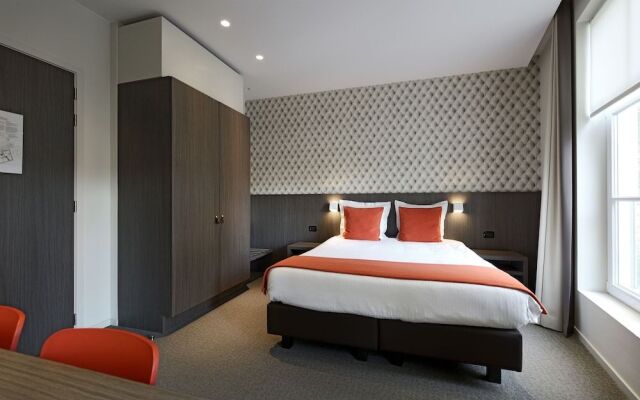Square Hotel