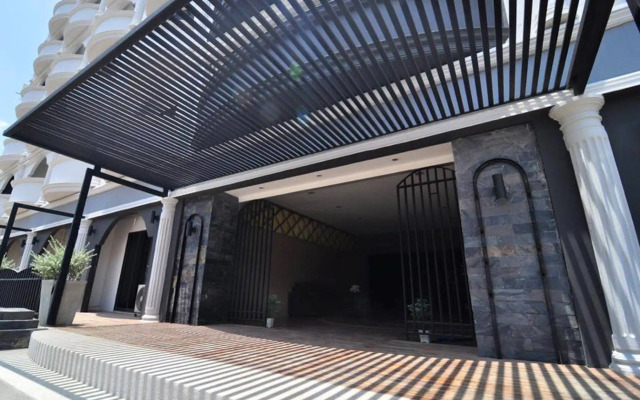 Sereno Airport Hotel