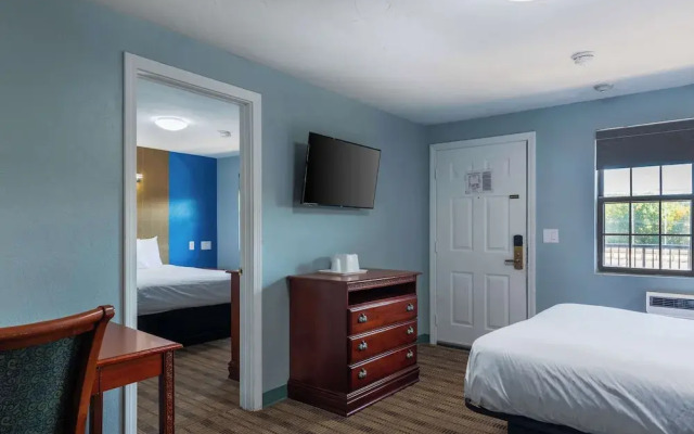 Super 8 N Attleboro MA-Providence RI