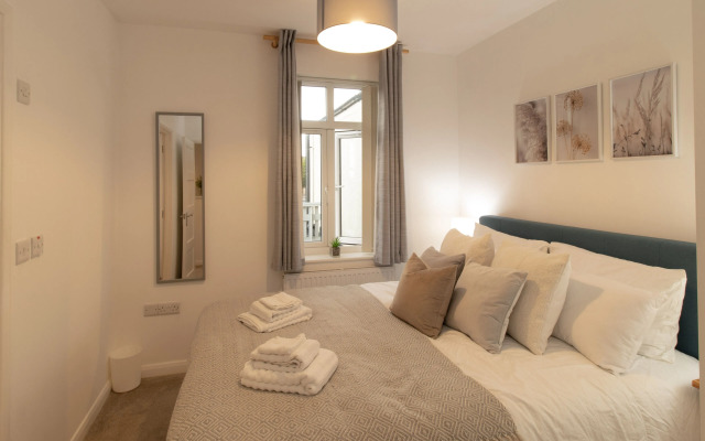 Crescent House Apartments