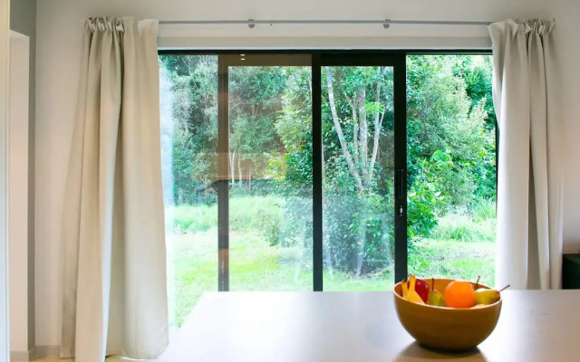 Leafy Beach Haven Retreat 1 Bedroom Close To CBD