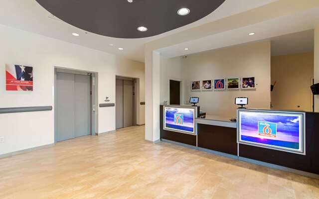 Studio 6 Austin, TX - Airport
