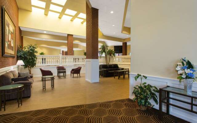 Days Inn & Suites by Wyndham Tallahassee Conf Center I-10