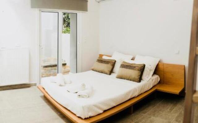 Minimal Residence Near the Beach