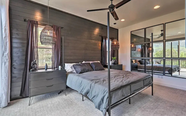 Fire Pit, Deck & Mtn Views: Upscale Pine Cabin!