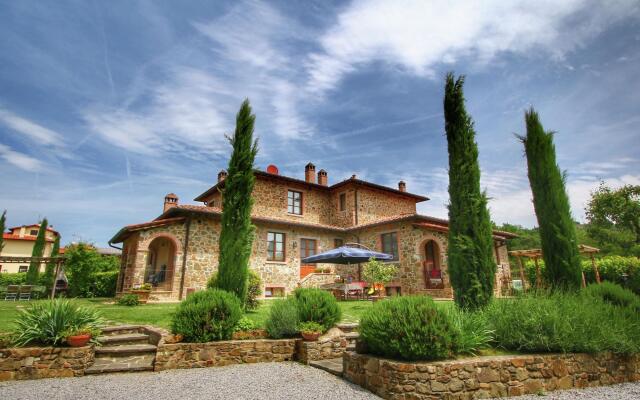 Spacious Cottage in Lucignano with Garden