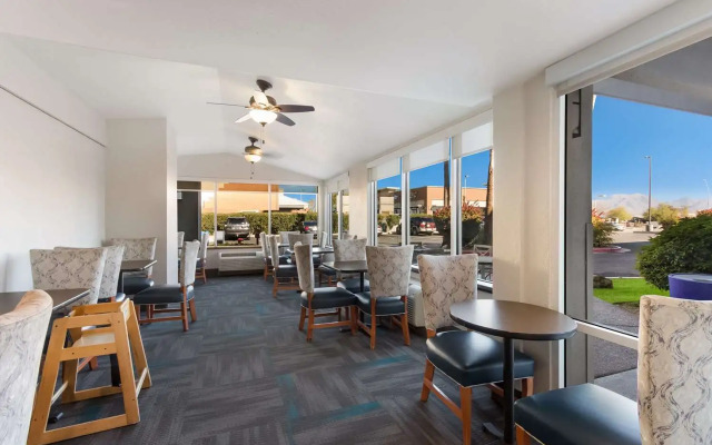 SureStay Plus Hotel by Best Western Scottsdale North (ex.Fairfield Inn by Marriott Scottsdale North)