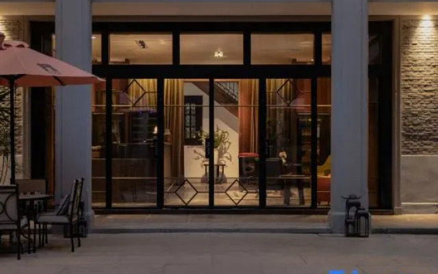 Blossom Manoir Lujiazui · Oriental Treasury