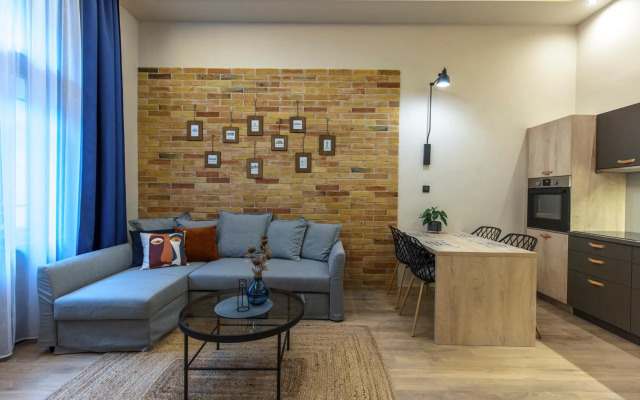 E13 Exclusive Studio