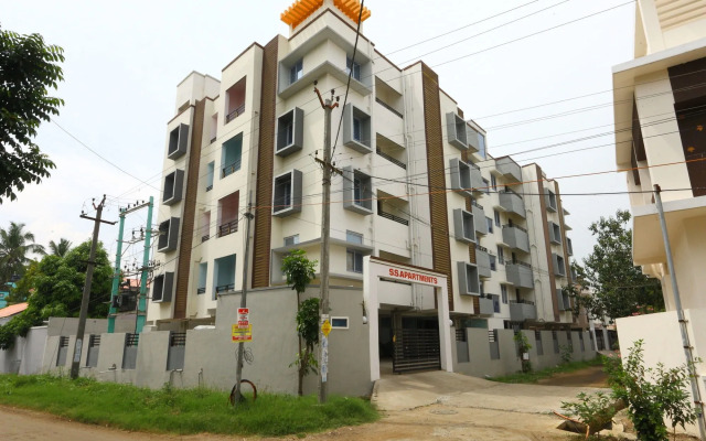 OYO 9763 Red Wood Apartments