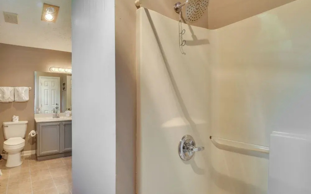 Pool Access & Hot Tub! Smoky Mtn Gatlinburg Cabin