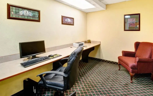 Days Inn & Suites Plano Medical Center/Dallas