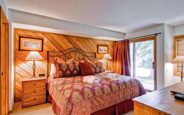 Ridgepoint Townhomes by East West Hospitality