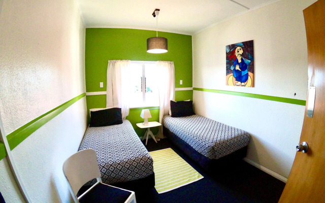 Ducks & Drakes Boutique Motel & Backpackers