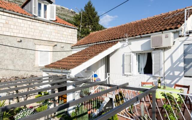 White Wave Guest House