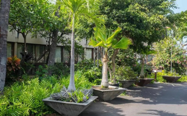 Uncle Billy's Kona Bay Hotel
