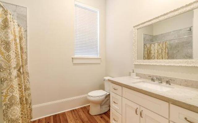 Stunning 3BR on Carondelet by Hosteeva
