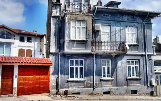 Retro - 19th Century Guest House