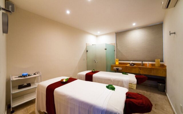 The Reef Playacar Beach Resort & Spa