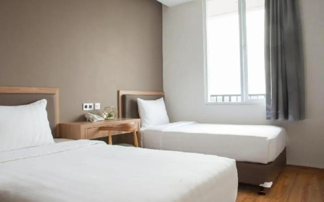 Grand Caman hotel – Guest Rooms – Bekasi