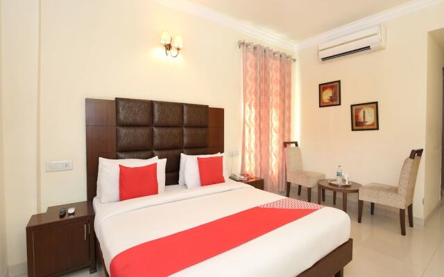 OYO 12989 White Diamond Hotel