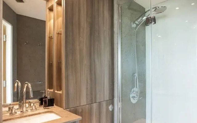 ST George Wharf Studio Apartments