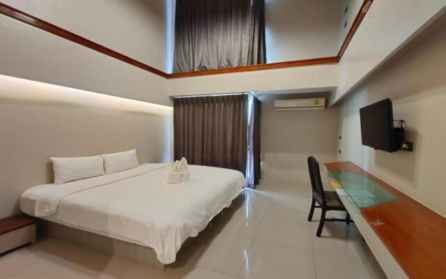 RedDoorz Premium A Room Bangkok